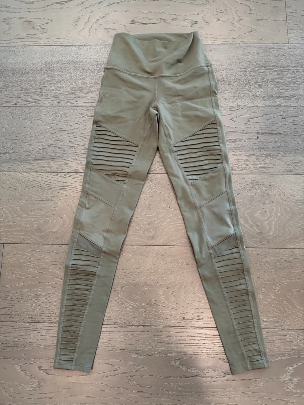 ALO Yoga Olive Green Ribbed Panel Leggings